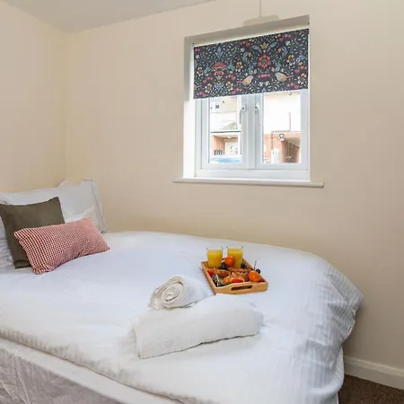The Vogue Stay, 3 Bedrooms, 2 Bathrooms, Ideal For Jr & Oxford Hospitals, Free Carpark, Conveniently Located For Ring Road Access, 2 Miles From Oxford City Centre Easy Car & Bus Route Экстерьер фото