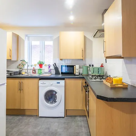The Vogue Stay, 3 Bedrooms, 2 Bathrooms, Ideal For Jr & Oxford Hospitals, Free Carpark, Conveniently Located For Ring Road Access, 2 Miles From Oxford City Centre Easy Car & Bus Route Экстерьер фото