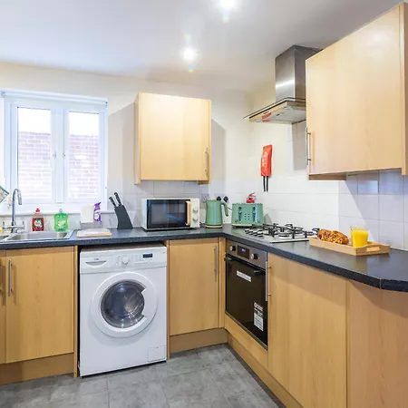 The Vogue Stay, 3 Bedrooms, 2 Bathrooms, Ideal For Jr & Oxford Hospitals, Free Carpark, Conveniently Located For Ring Road Access, 2 Miles From Oxford City Centre Easy Car & Bus Route Экстерьер фото