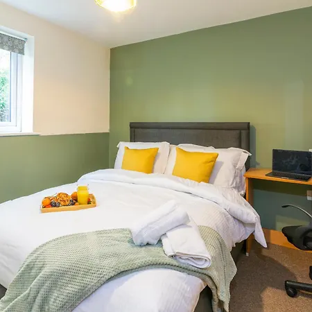 The Vogue Stay, 3 Bedrooms, 2 Bathrooms, Ideal For Jr & Oxford Hospitals, Free Carpark, Conveniently Located For Ring Road Access, 2 Miles From Oxford City Centre Easy Car & Bus Route Экстерьер фото