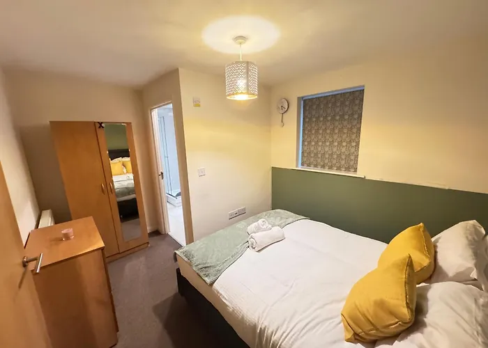 The Vogue Stay, 3 Bedrooms, 2 Bathrooms, Ideal For Jr & Oxford Hospitals, Free Carpark, Conveniently Located For Ring Road Access, 2 Miles From Oxford City Centre Easy Car & Bus Route
