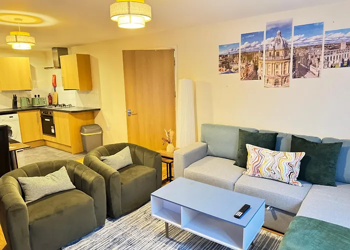 The Vogue Stay, 3 Bedrooms, 2 Bathrooms, Ideal For Jr & Oxford Hospitals, Free Carpark, Conveniently Located For Ring Road Access, 2 Miles From Oxford City Centre Easy Car & Bus Route