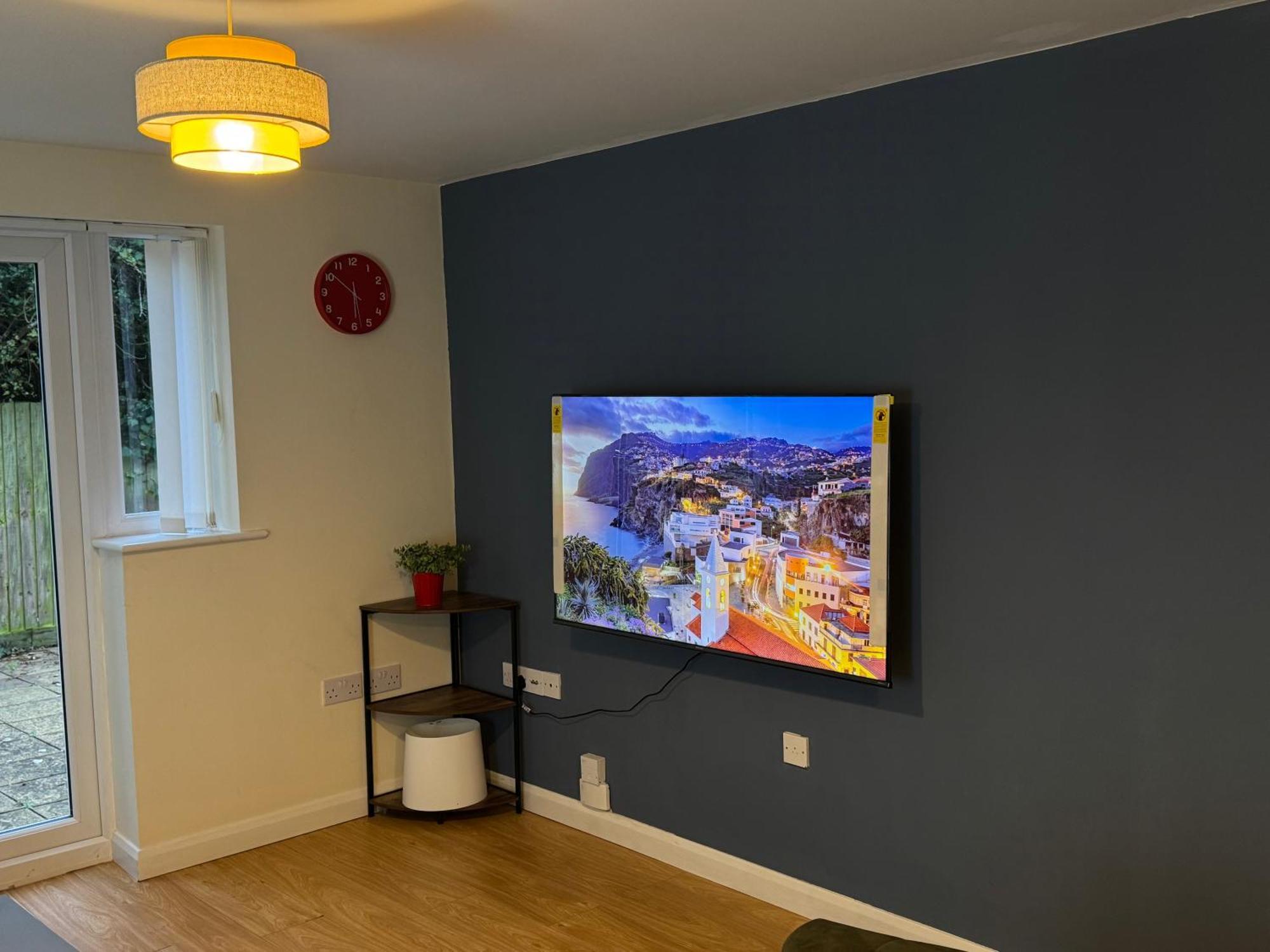 The Vogue Stay, 3 Bedrooms, 2 Bathrooms, Ideal For Jr & Hospitals, Free Carpark, Conveniently Located For Ring Road Access, 2 Miles From Centre Easy Car & Bus Route Apartment Oxford