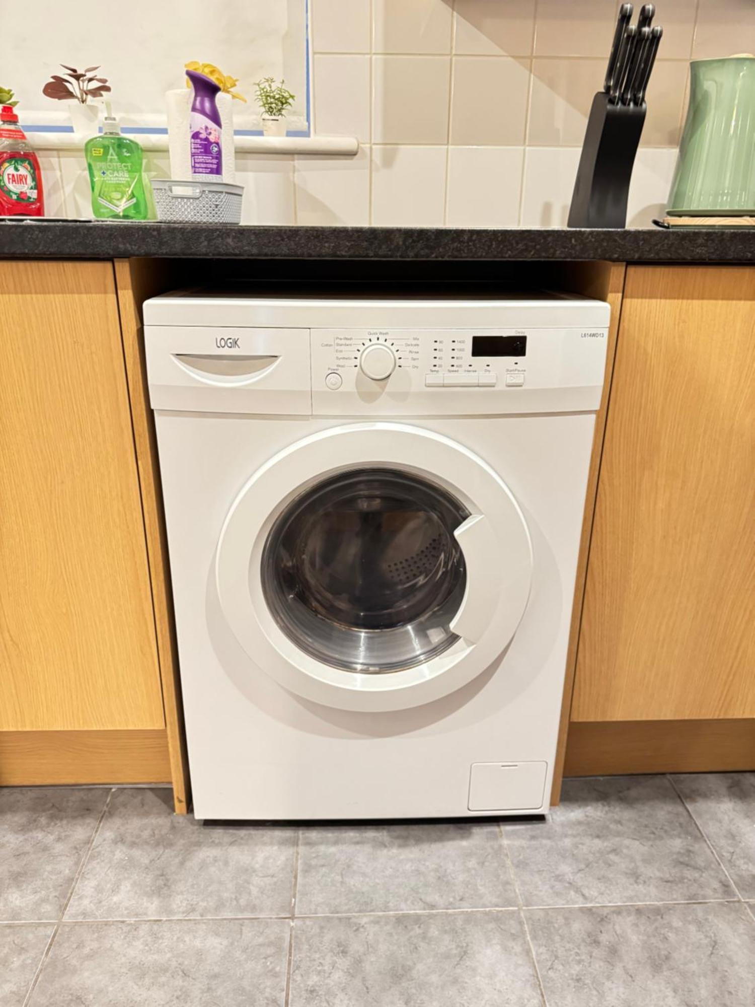 The Vogue Stay, 3 Bedrooms, 2 Bathrooms, Ideal For Jr & Hospitals, Free Carpark, Conveniently Located For Ring Road Access, 2 Miles From Centre Easy Car & Bus Route