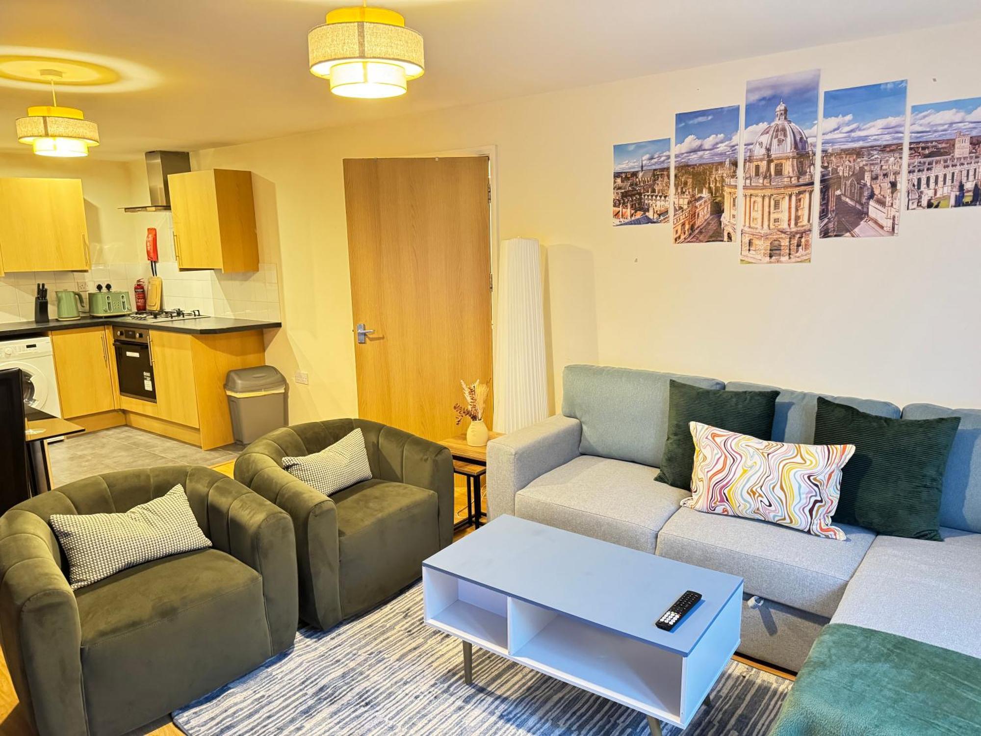 Apartment The Vogue Stay, 3 Bedrooms, 2 Bathrooms, Ideal For Jr & Hospitals, Free Carpark, Conveniently Located For Ring Road Access, 2 Miles From Centre Easy Car & Bus Route *