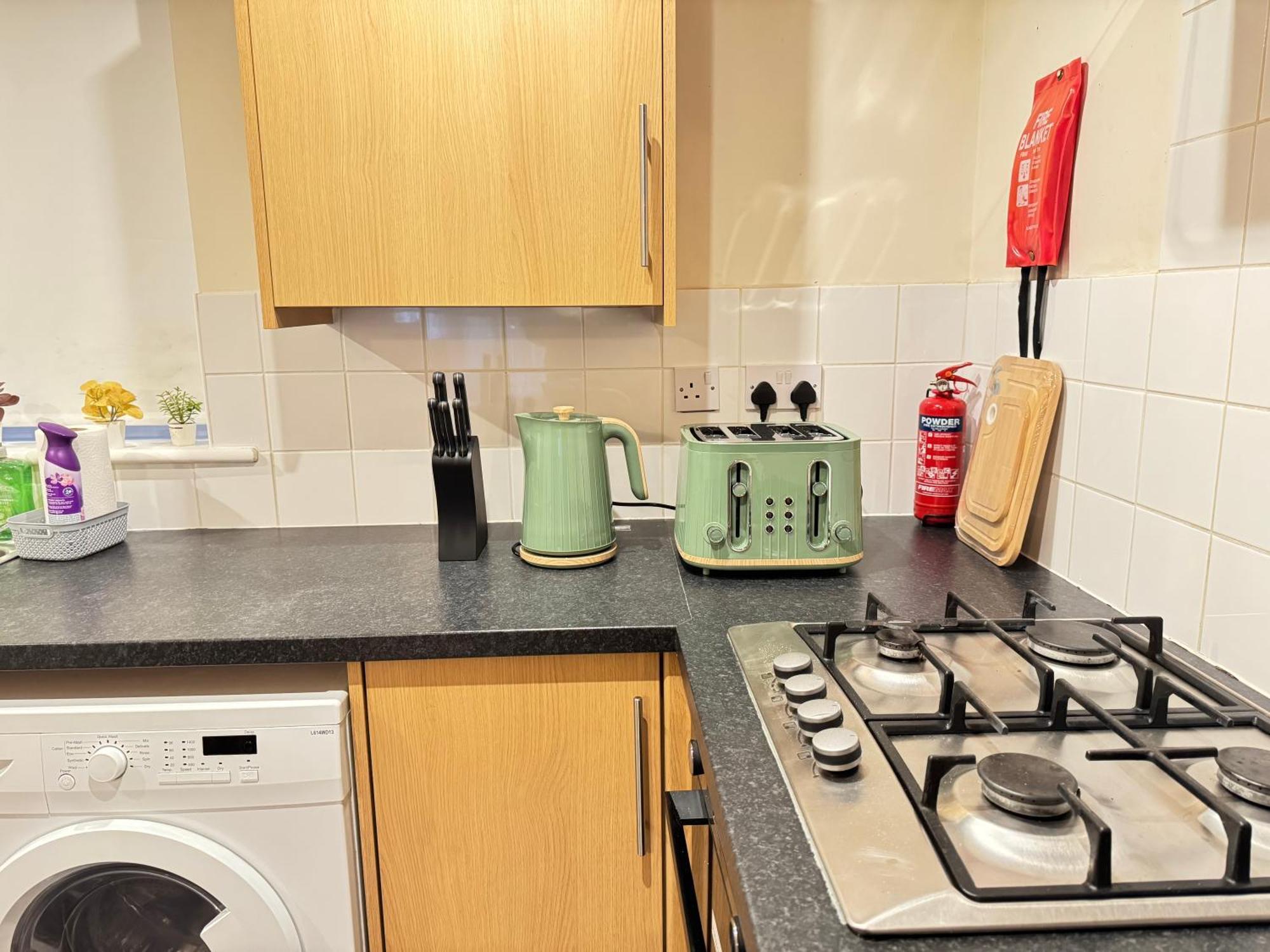 The Vogue Stay, 3 Bedrooms, 2 Bathrooms, Ideal For Jr & Hospitals, Free Carpark, Conveniently Located For Ring Road Access, 2 Miles From Centre Easy Car & Bus Route * Oxford
