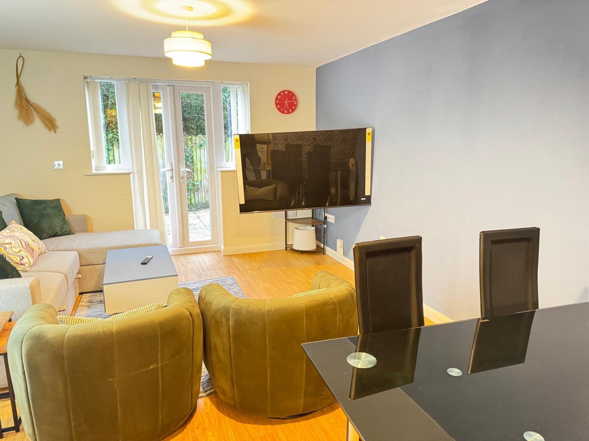 Apartment The Vogue Stay, 3 Bedrooms, 2 Bathrooms, Ideal For Jr & Hospitals, Free Carpark, Conveniently Located For Ring Road Access, 2 Miles From Centre Easy Car & Bus Route Oxford