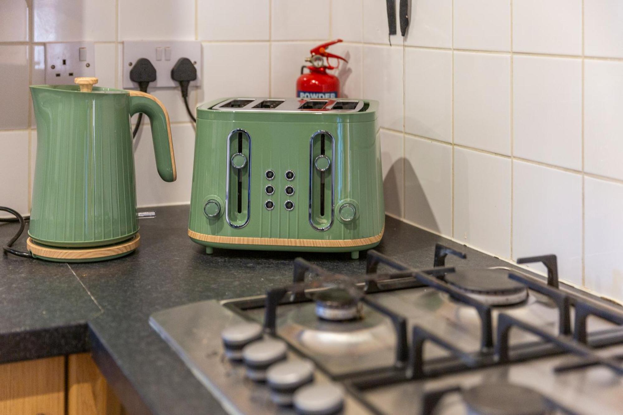The Vogue Stay, 3 Bedrooms, 2 Bathrooms, Ideal For Jr & Hospitals, Free Carpark, Conveniently Located For Ring Road Access, 2 Miles From Centre Easy Car & Bus Route * Oxford