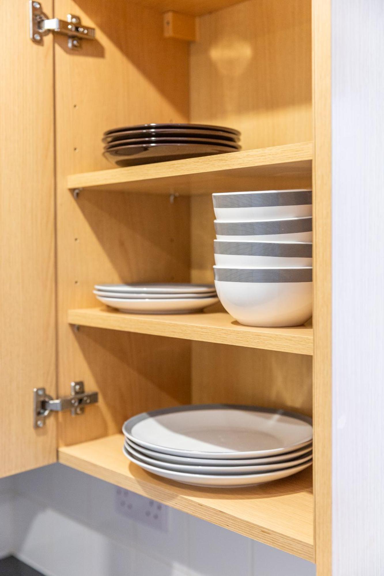 Apartment The Vogue Stay, 3 Bedrooms, 2 Bathrooms, Ideal For Jr & Hospitals, Free Carpark, Conveniently Located For Ring Road Access, 2 Miles From Centre Easy Car & Bus Route