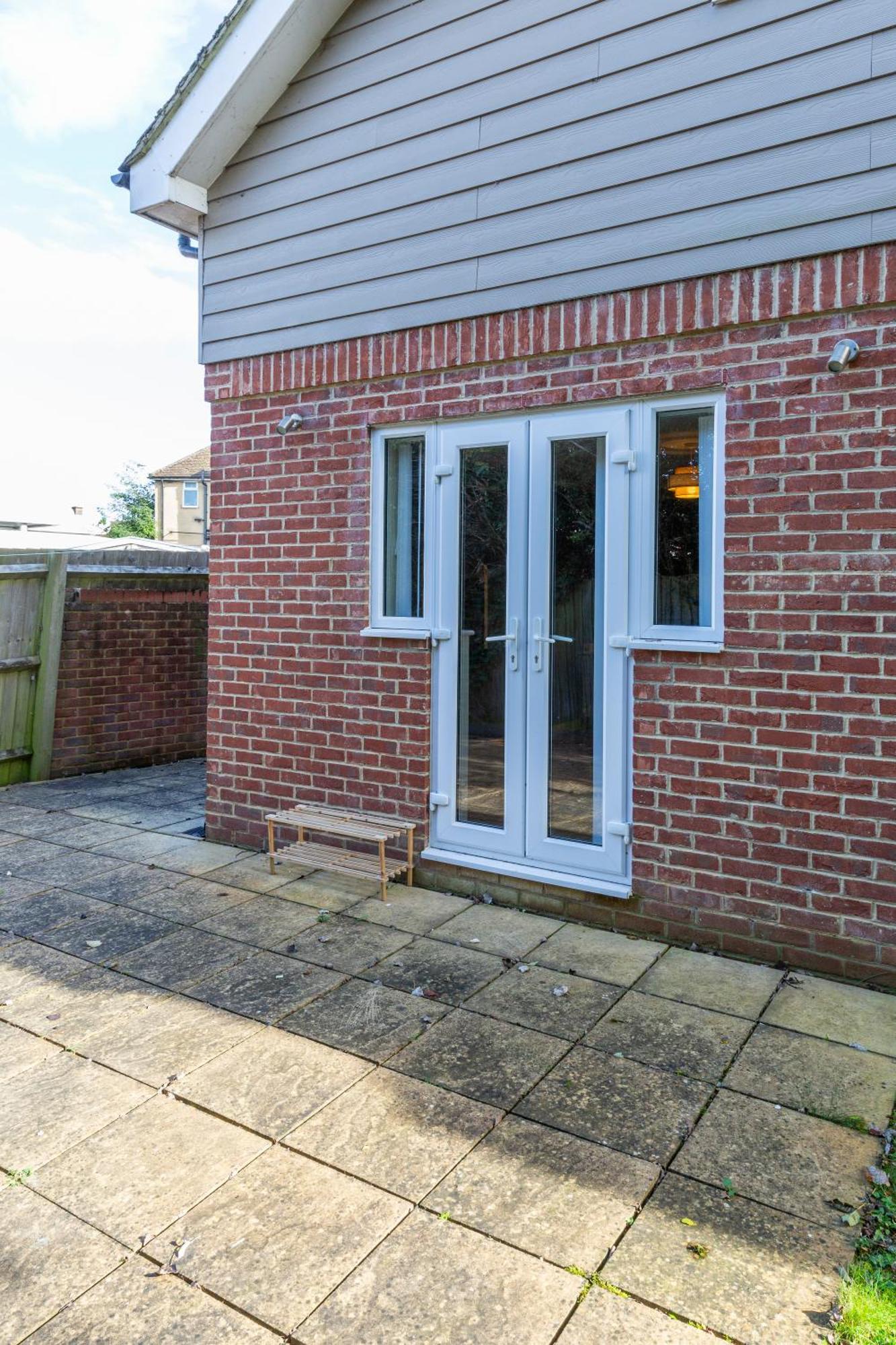 Apartment The Vogue Stay, 3 Bedrooms, 2 Bathrooms, Ideal For Jr & Hospitals, Free Carpark, Conveniently Located For Ring Road Access, 2 Miles From Centre Easy Car & Bus Route