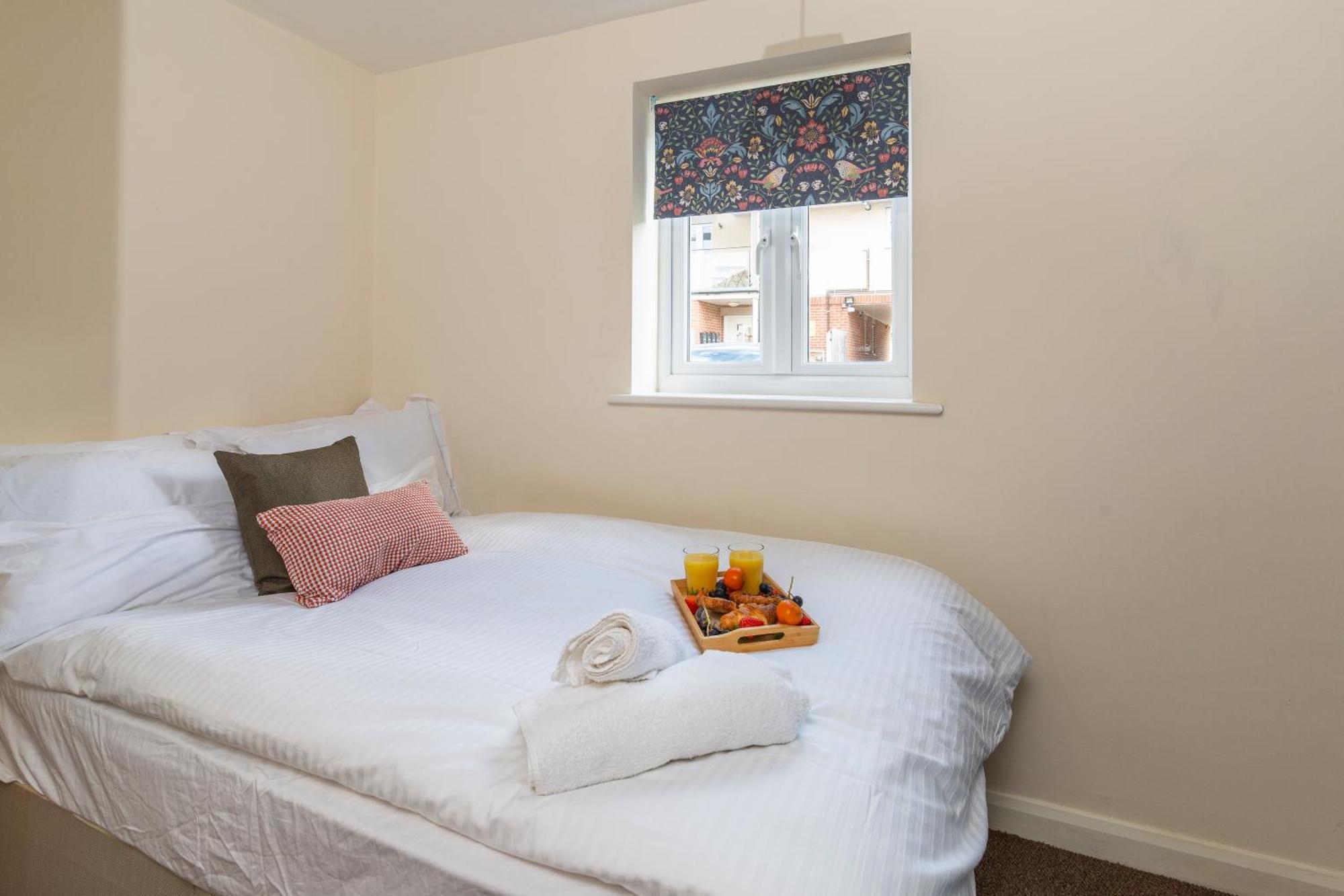 The Vogue Stay, 3 Bedrooms, 2 Bathrooms, Ideal For Jr & Hospitals, Free Carpark, Conveniently Located For Ring Road Access, 2 Miles From Centre Easy Car & Bus Route Oxford