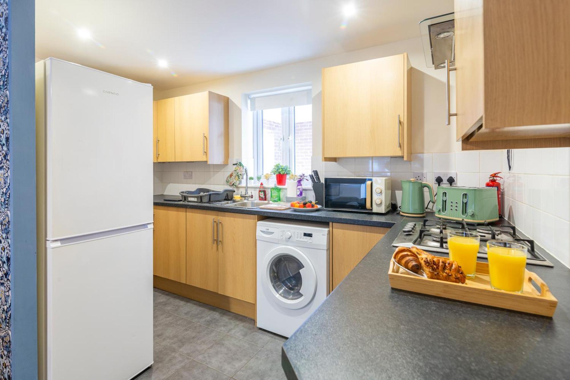 Apartment The Vogue Stay, 3 Bedrooms, 2 Bathrooms, Ideal For Jr & Hospitals, Free Carpark, Conveniently Located For Ring Road Access, 2 Miles From Centre Easy Car & Bus Route