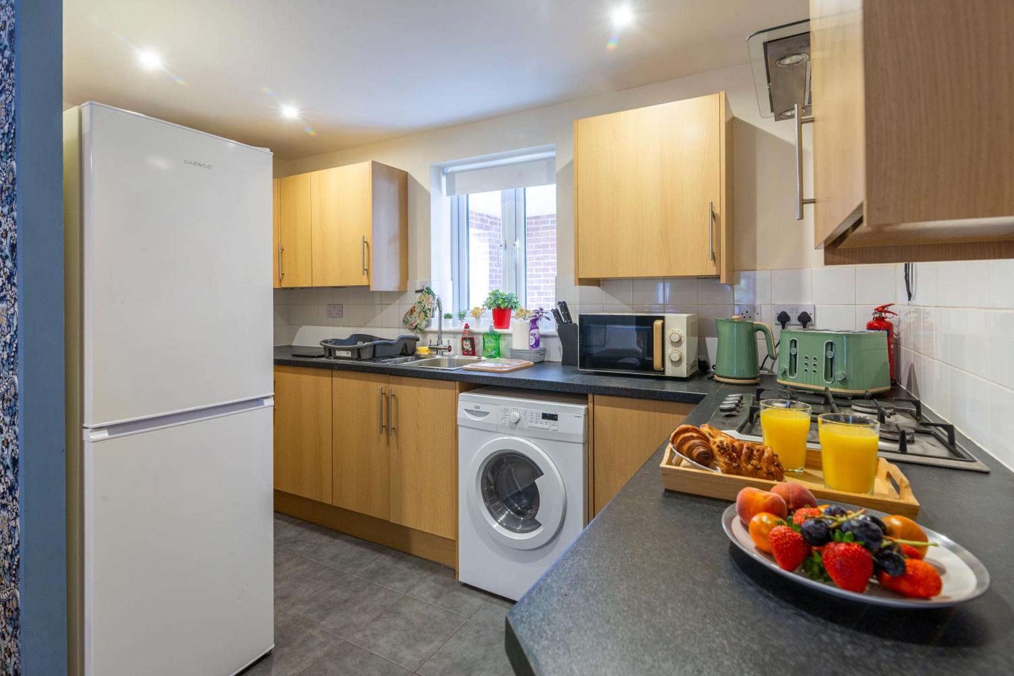 Apartment The Vogue Stay, 3 Bedrooms, 2 Bathrooms, Ideal For Jr & Hospitals, Free Carpark, Conveniently Located For Ring Road Access, 2 Miles From Centre Easy Car & Bus Route *