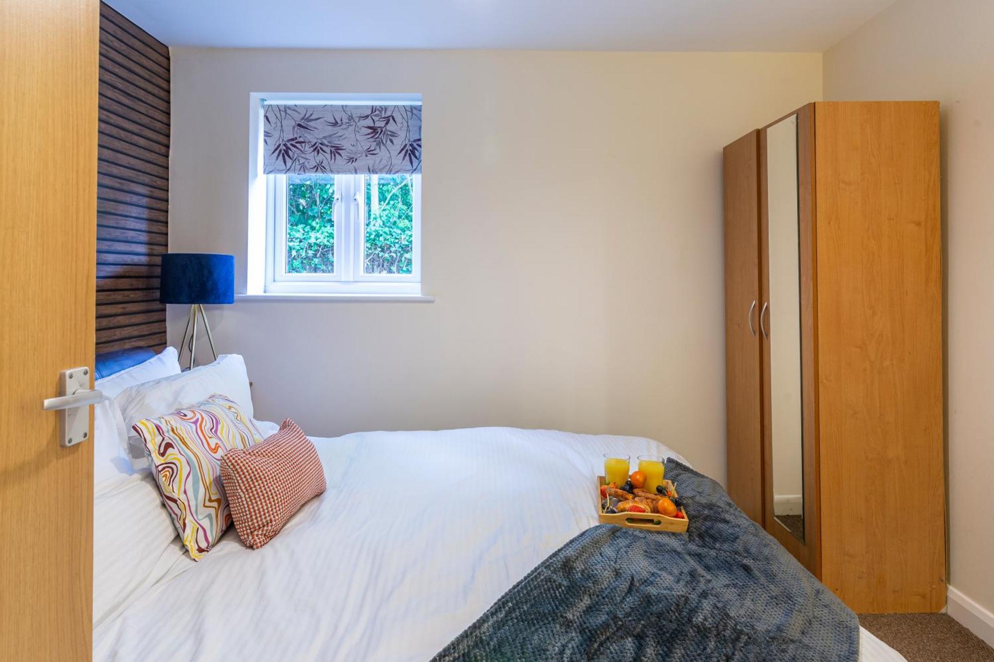 The Vogue Stay, 3 Bedrooms, 2 Bathrooms, Ideal For Jr & Hospitals, Free Carpark, Conveniently Located For Ring Road Access, 2 Miles From Centre Easy Car & Bus Route * Oxford
