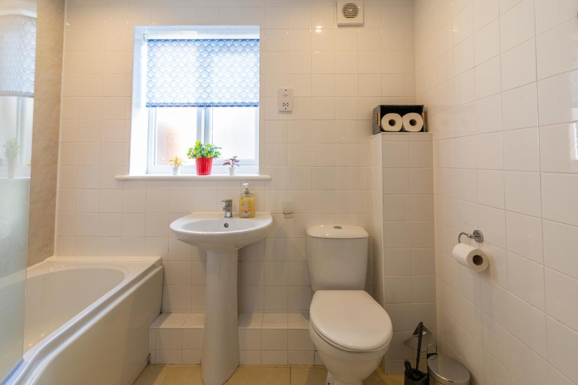 Apartment The Vogue Stay, 3 Bedrooms, 2 Bathrooms, Ideal For Jr & Hospitals, Free Carpark, Conveniently Located For Ring Road Access, 2 Miles From Centre Easy Car & Bus Route Oxford