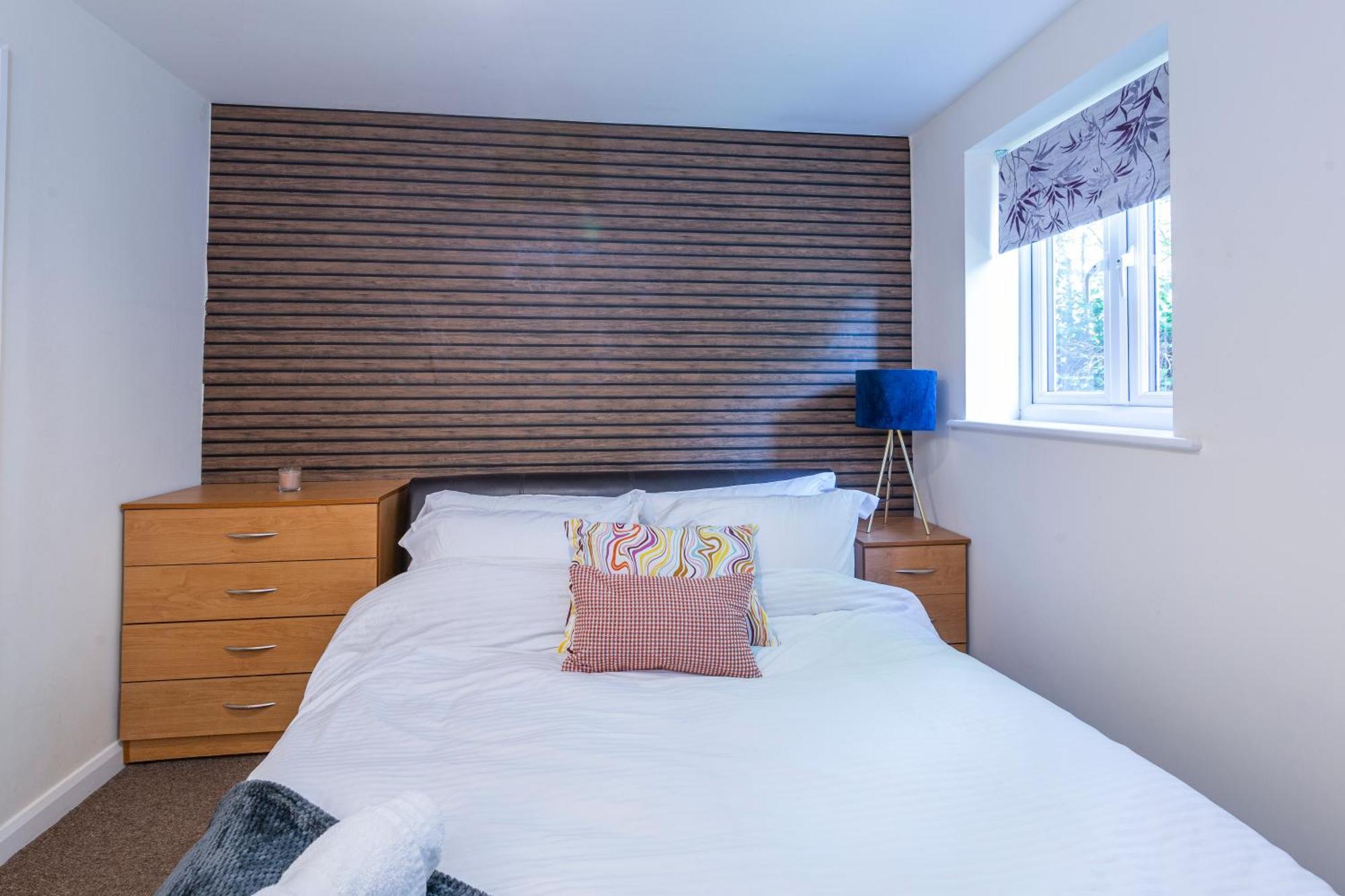 The Vogue Stay, 3 Bedrooms, 2 Bathrooms, Ideal For Jr & Hospitals, Free Carpark, Conveniently Located For Ring Road Access, 2 Miles From Centre Easy Car & Bus Route Oxford