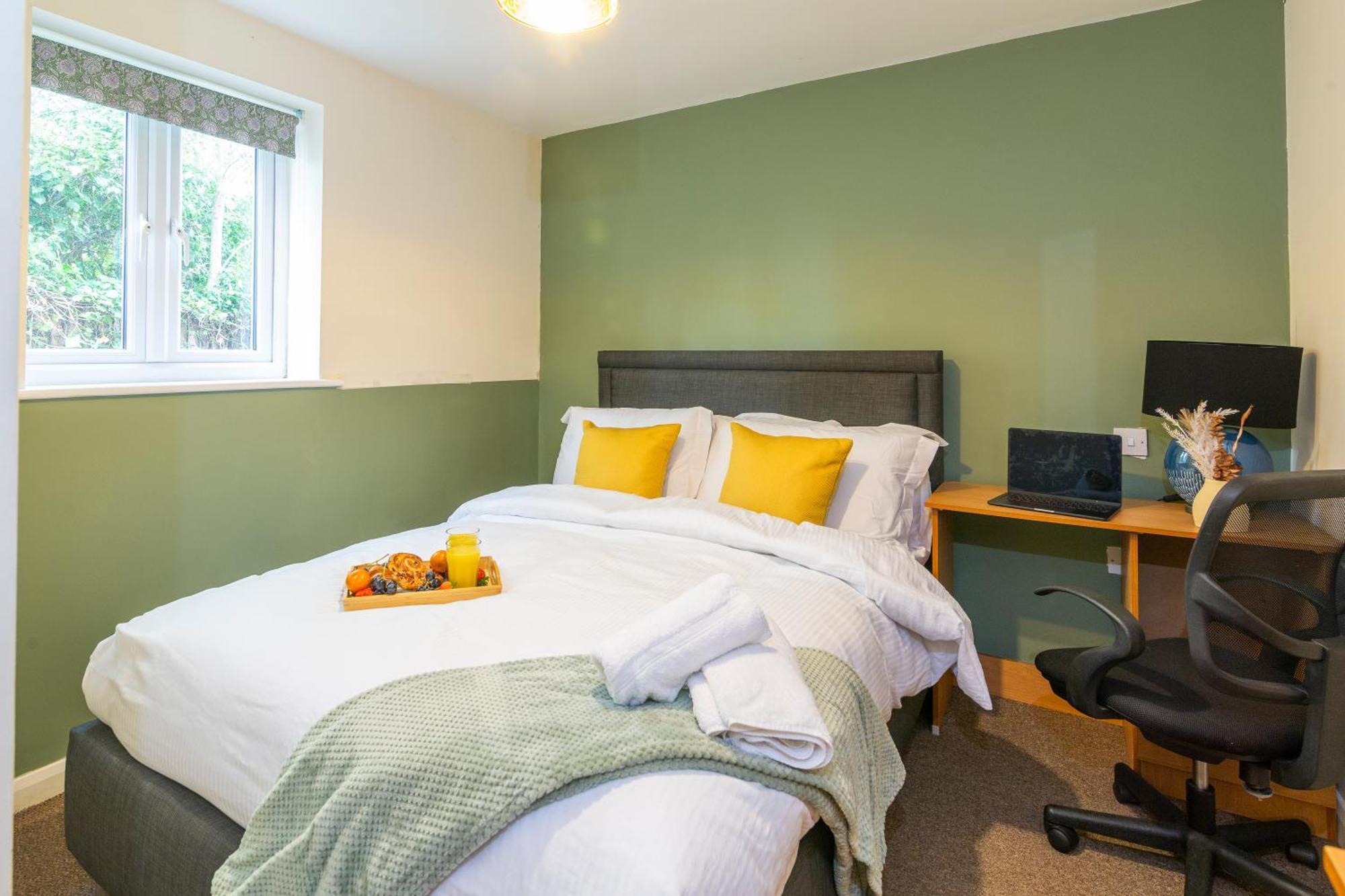 The Vogue Stay, 3 Bedrooms, 2 Bathrooms, Ideal For Jr & Hospitals, Free Carpark, Conveniently Located For Ring Road Access, 2 Miles From Centre Easy Car & Bus Route * Oxford